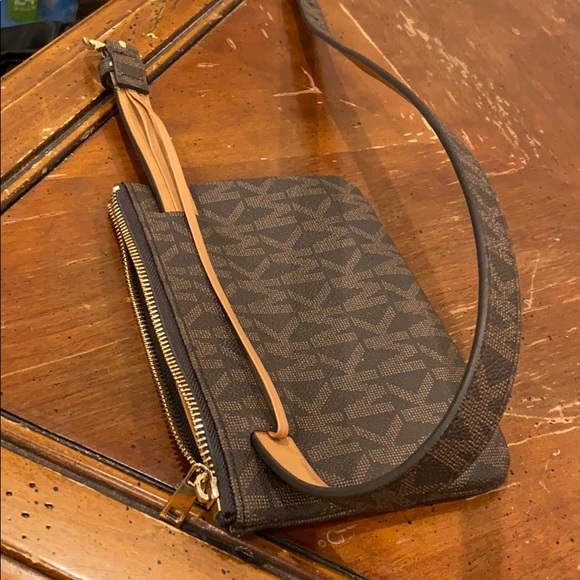 Michael Kors signature belt bag - Picture 2 of 5